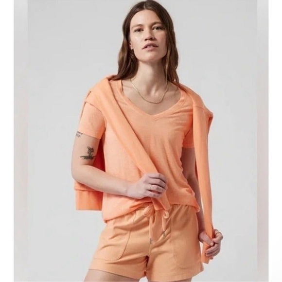 Athleta Breezy Scoop V Neck Tee Women's‎ Size Medium Orange Lightweight Flowey - Picture 1 of 8